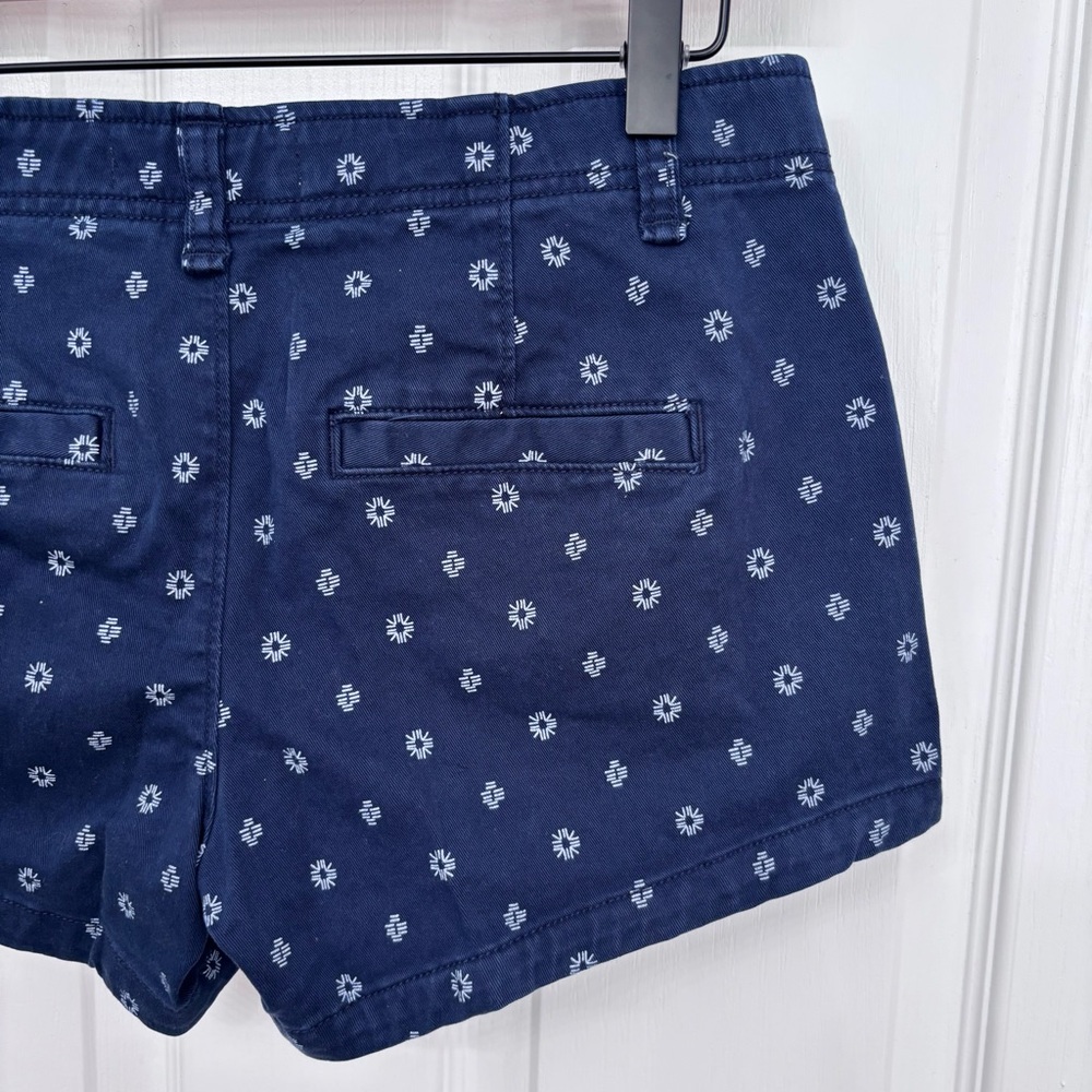 Navy Print Shorts | Abercrombie & Fitch Size 2 - Picture 9 of 10